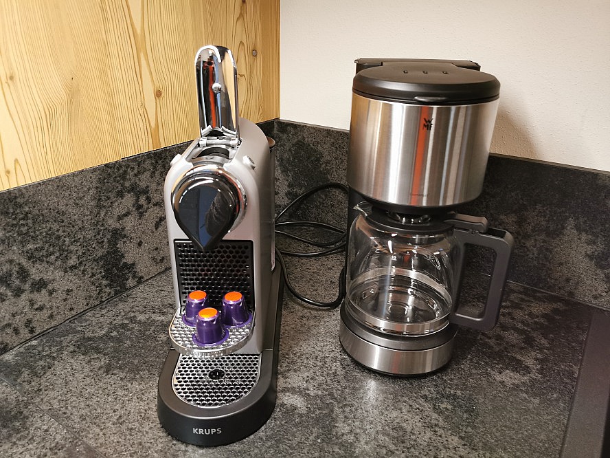 Kessler's Mountain Lodge: Kaffee- und Espressomaschine in der Küche