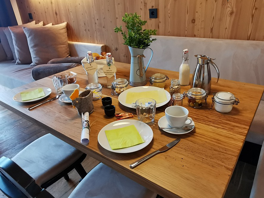 Kessler's Mountain Lodge: perfekter Start in den Tag. Frühstück mit allem, was das Herz begehrt.