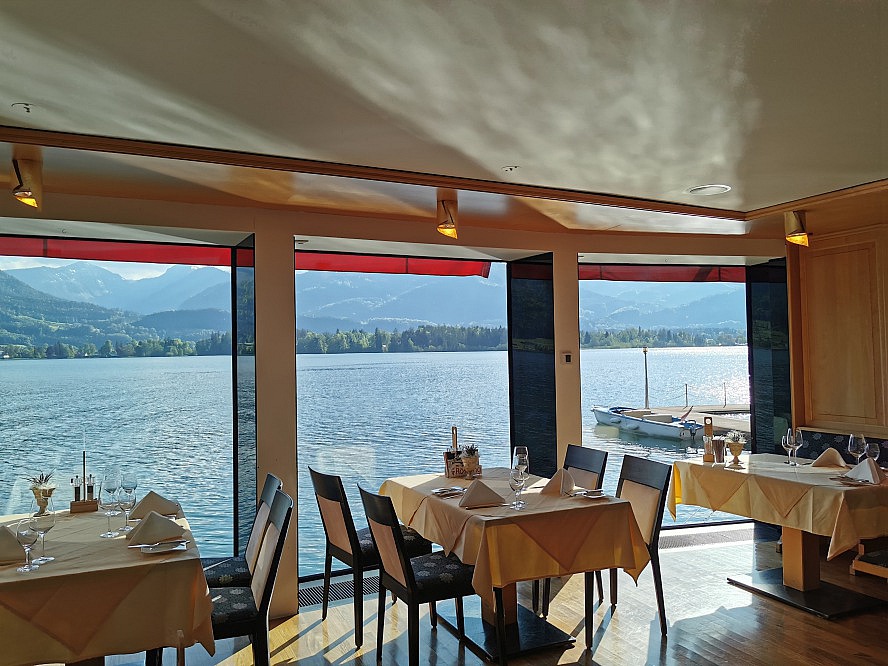 Im Weissen Rössl: Blick auf den Wolfgangsee vom Restaurant Sissiterrasse