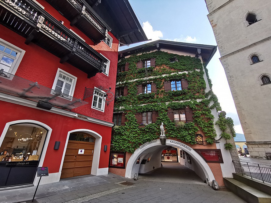 Im Weissen Rössl: die Unterführung Restaurant Kaiserterrasse war zu Peter Alexanders Zeiten noch der Weg zum Haupteingang des Hotels