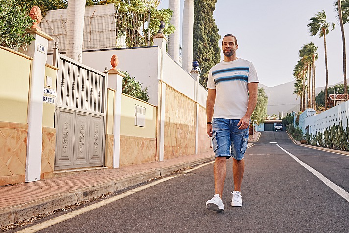 JEANS FRITZ: Durch ihre typischen Taschen am Oberschenkel sind sie nicht nur absolut angesagt, sondern auch wunderbar praktisch zum Verstauen von Handy, Papieren und Schlüsseln