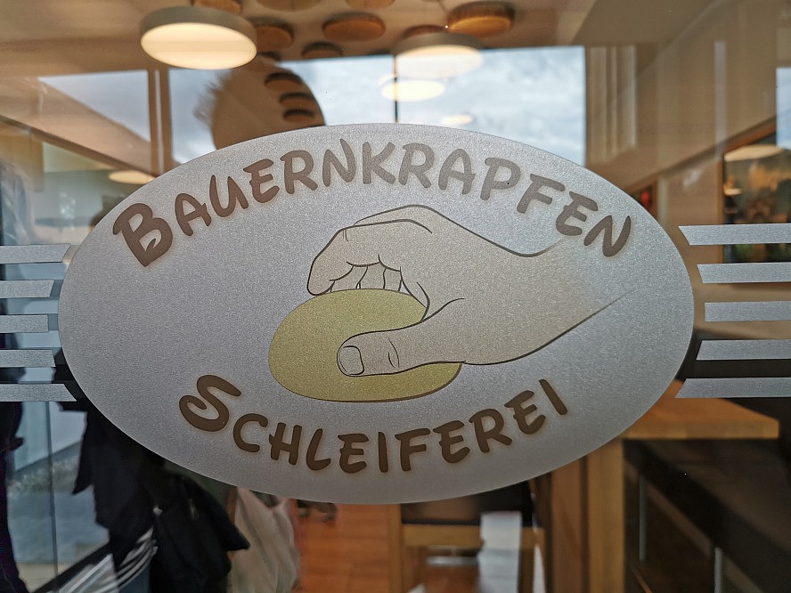 nicko cruises: Bauernkrapfen-Schleiferei bei Linz