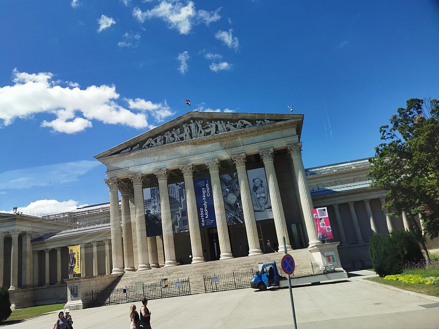 nicko cruises: das Museum der Schönen Künste in Budapest