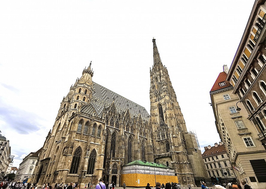 nicko cruises: der Stephansdom ist das Wahrzeichen Wiens und gleichzeitig das Zentrum der Stadt