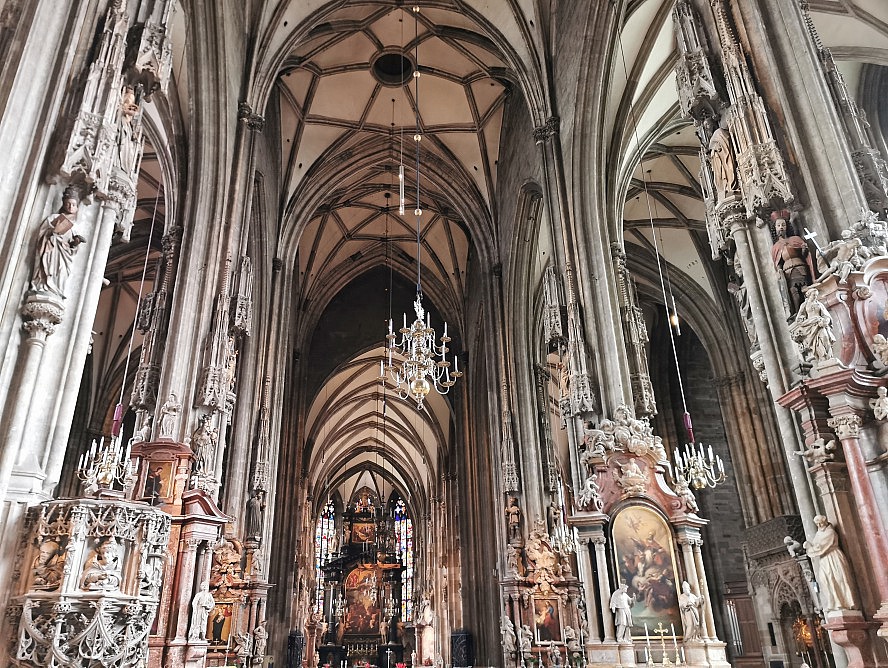 nicko cruises: der Stephansdom ist nicht nur Österreichs wichtigstes gotisches Bauwerk. Der Steffl, wie er liebevoll in Wien genannt wird, ist weitaus mehr als das