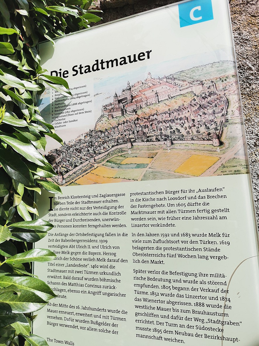 nicko cruises: die Beschreibung der Stadtmauer in Melk - am Tor zur Wachau