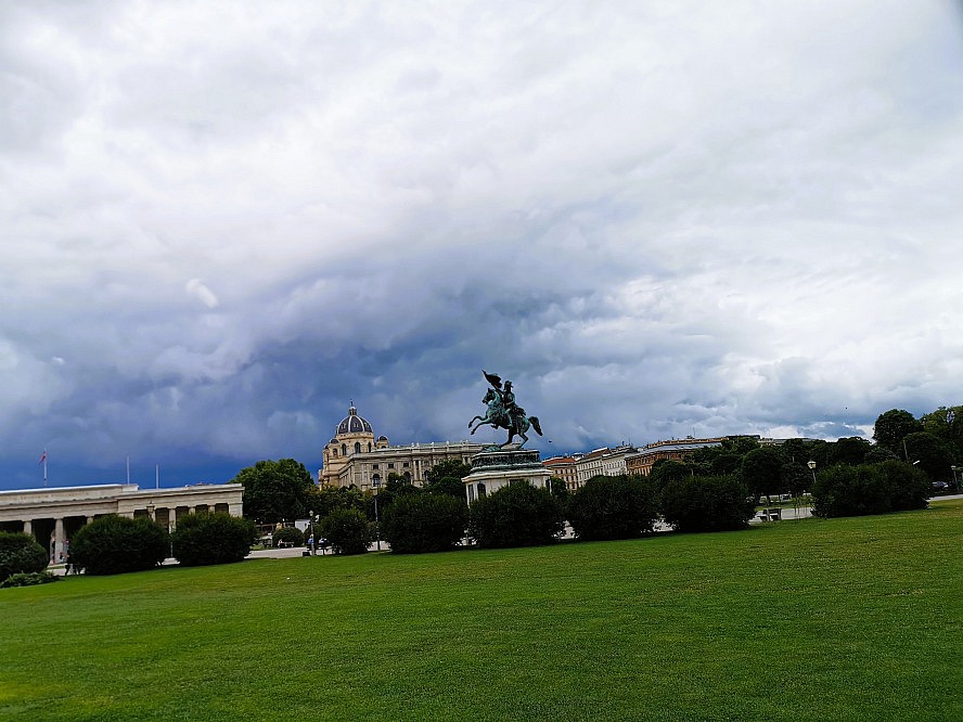 nicko cruises: Statue von Erzherzog Karl