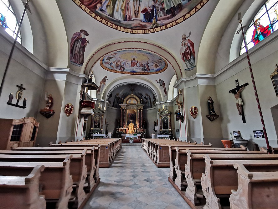 Zedern Klang: von innen: die Kirche in St. Jakob