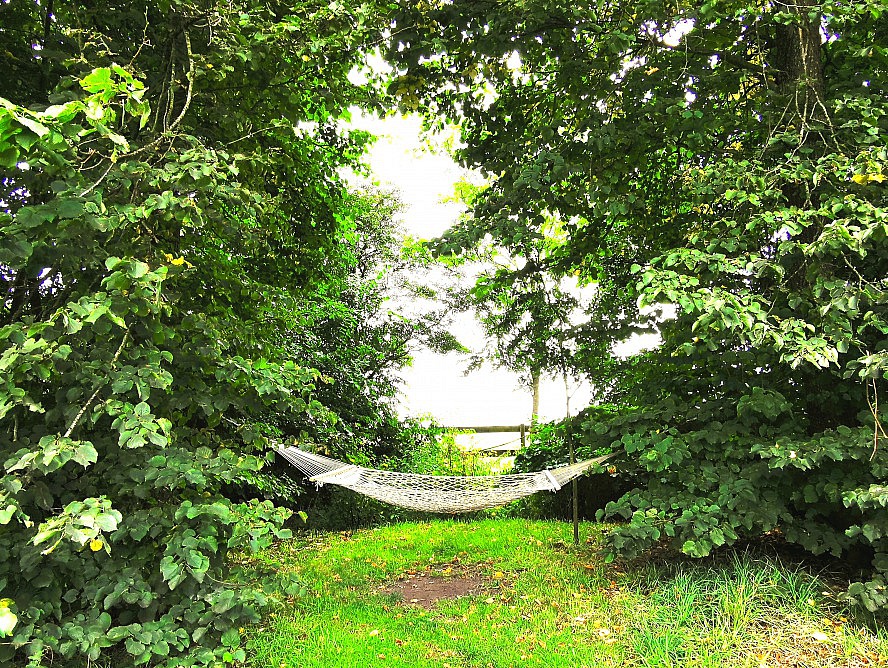 Landhafen Niebüll: die Hängematte im Garten hat eine magische Anziehungskraft