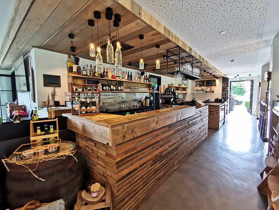 Landhafen Niebüll: ein weiteres Highlight des Hotels ist die hauseigene Café/Bar