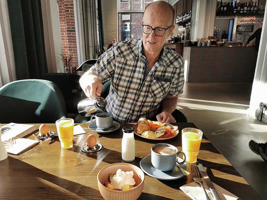 Hotel Südspeicher: Axel freut sich über das köstliche Frühstück