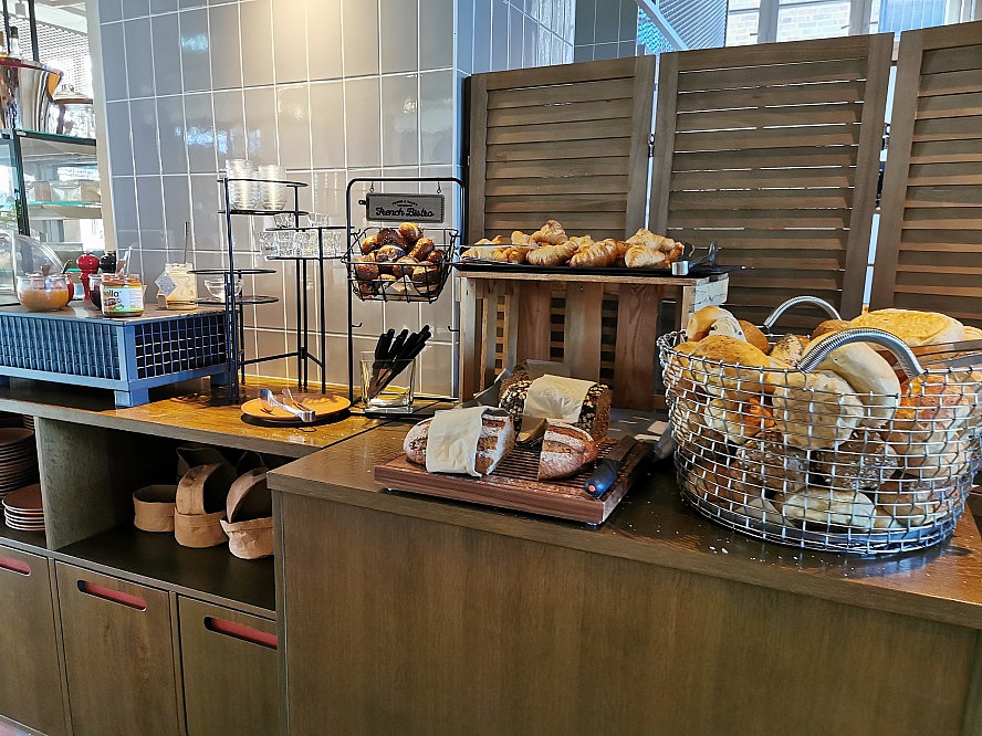 Hotel Südspeicher: Brot- uns Brötchenauswahl beim Frühstück