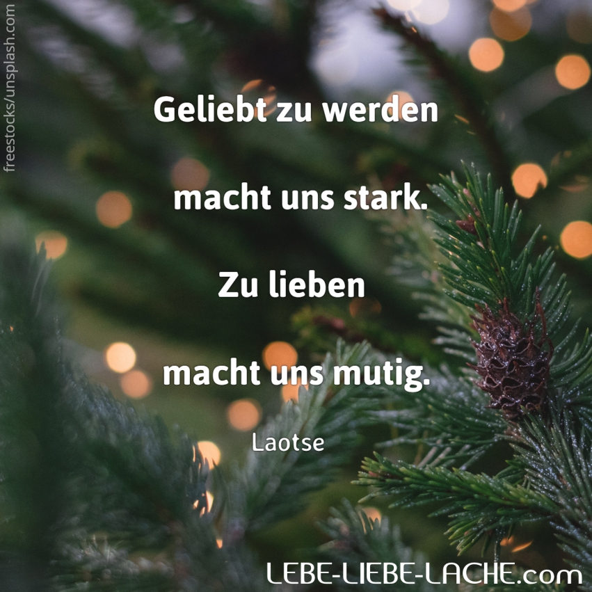 37++ Lebe liebe lache spruch , Spruchkarte mit Zitat Geliebt zu werden macht uns stark. Zu lieben macht uns mutig.Laotse